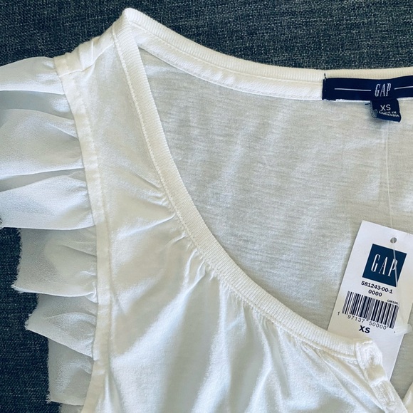GAP Ruffle Top - Picture 3 of 3
